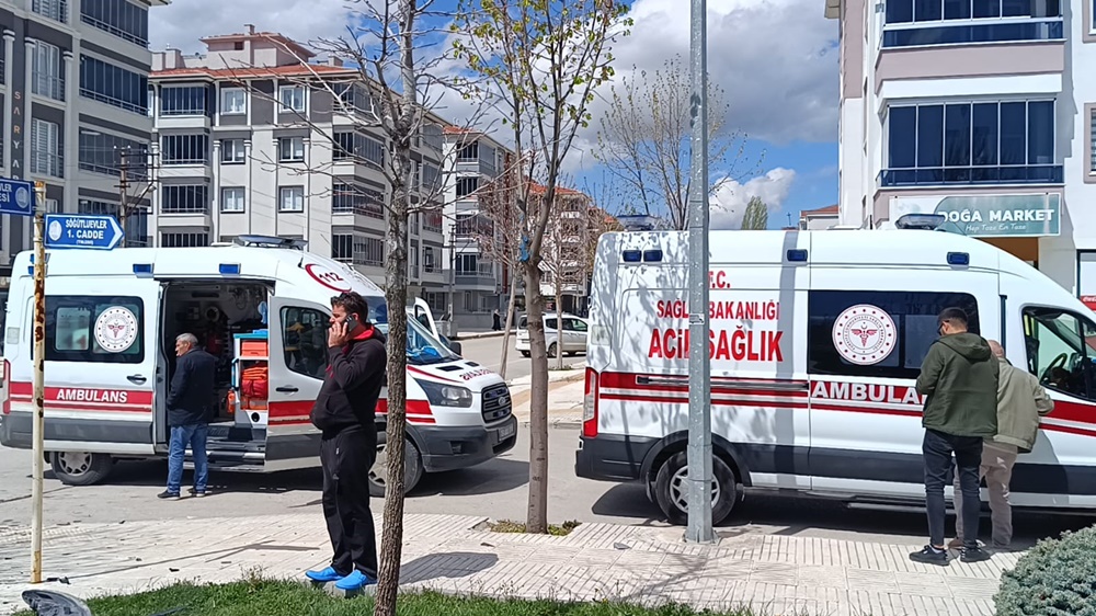 Otomobiller Birbirine Girdi 5 Yaralı (4)
