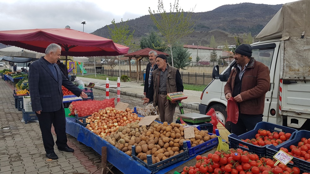 Pazarda Esnaf Ve Vatandaşlarla Buluştu (1)