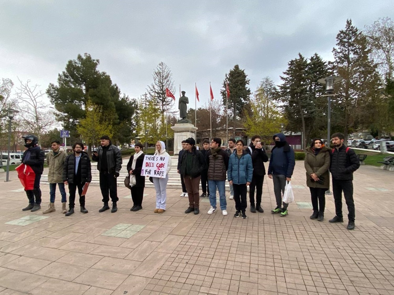 Ümit Özdağ Ve Gençlerin Bırakılmasını Istediler (2)