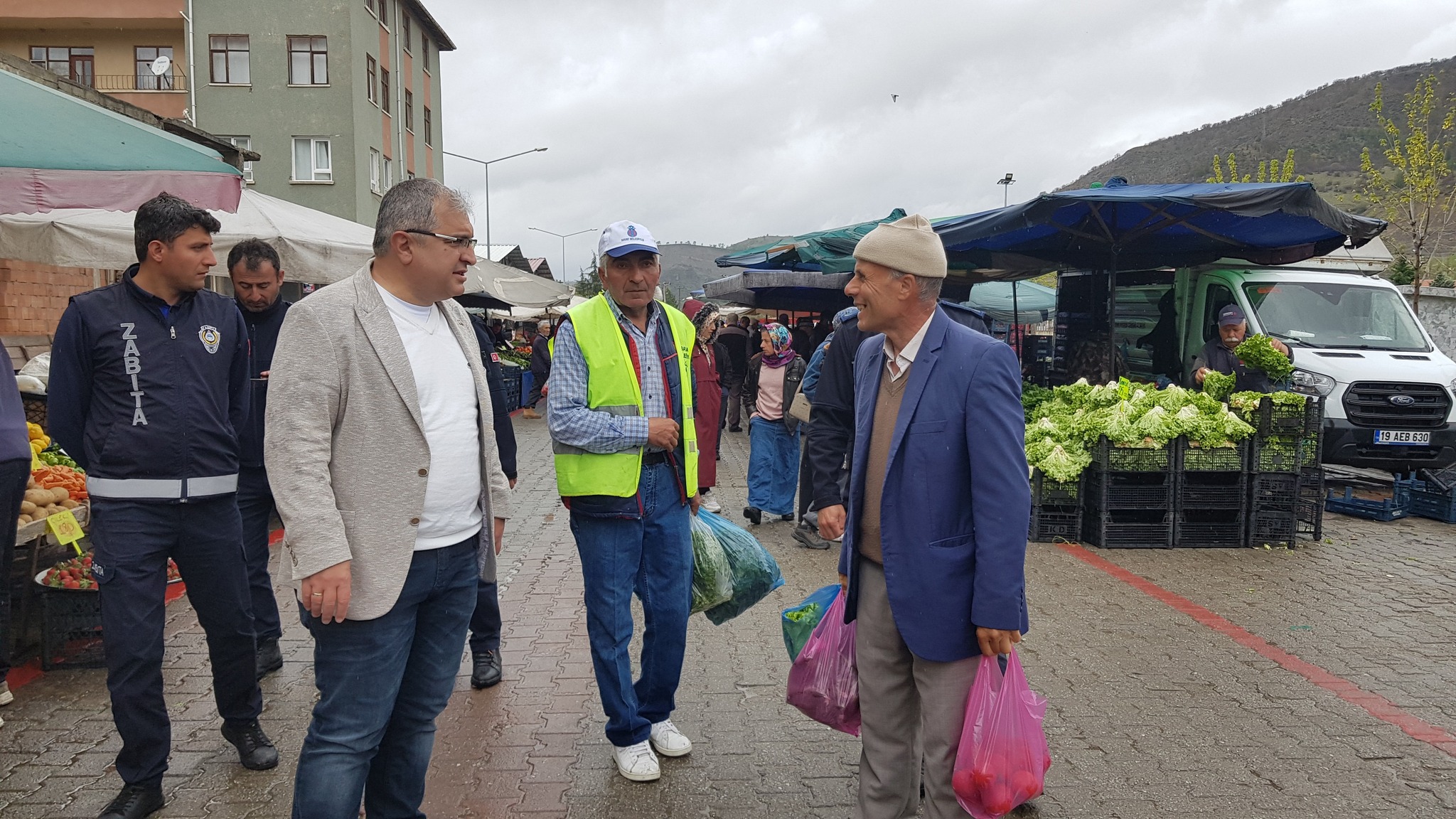 Ünlü, Pazar Esnafı Ve Vatandaşlarla Buluştu (1)