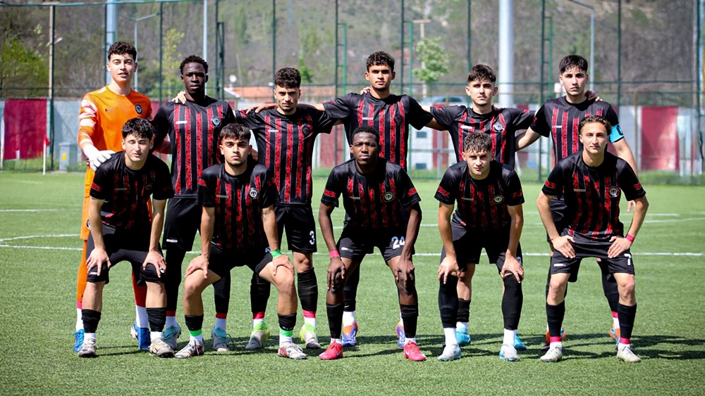 10 Kişiyle Geri Dönüp Son 8'E Kaldılar