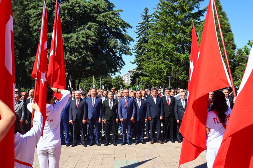 Atatürk Anıtı’na Saygı Çelengi (3)