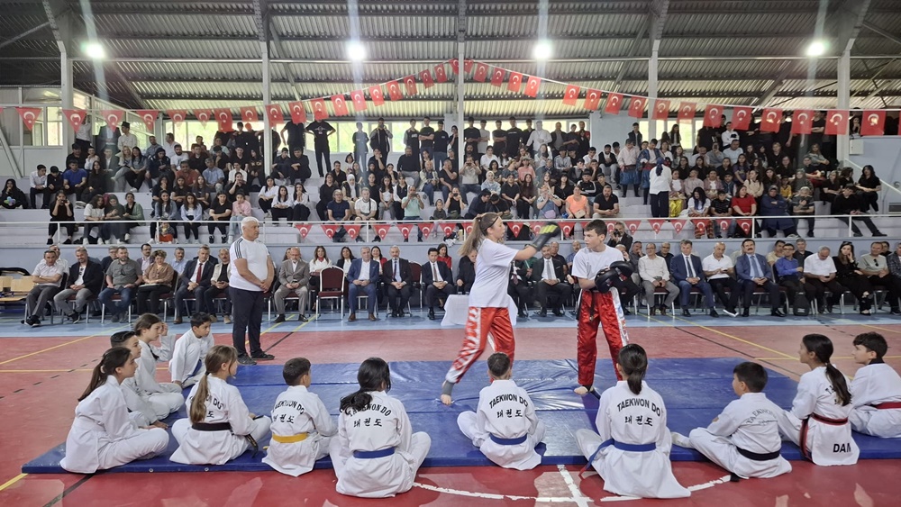 Eti Anadolu Lisesi’nde Gençlik Şöleni (1)