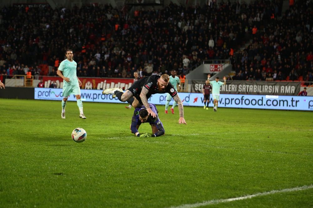 İlk Yarıyı Önde Kapatan Çorum Fk, Aslan Kesildi!6
