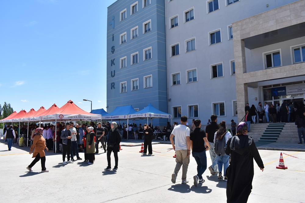 İş Arayanlarla Işverenler Buluşuyor (2)