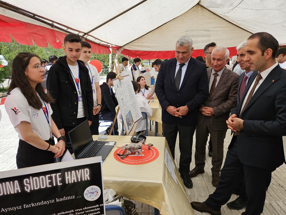 İskilip’te Tübi̇tak Bilim Fuarı Açıldı (3)