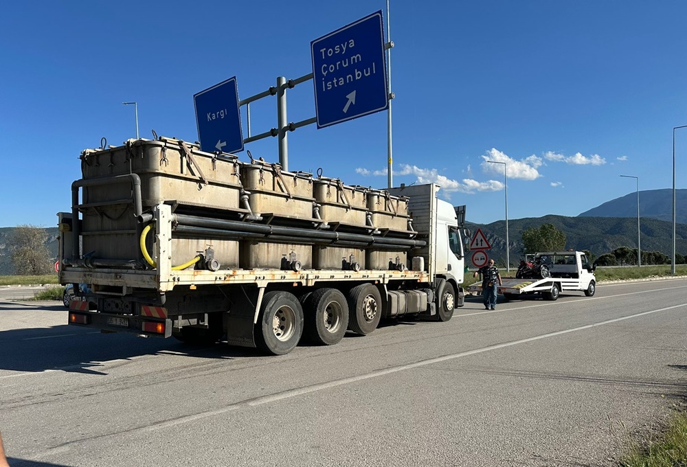 Kamyonla Motosiklet Çarpıştı 1 Yaralı (2)