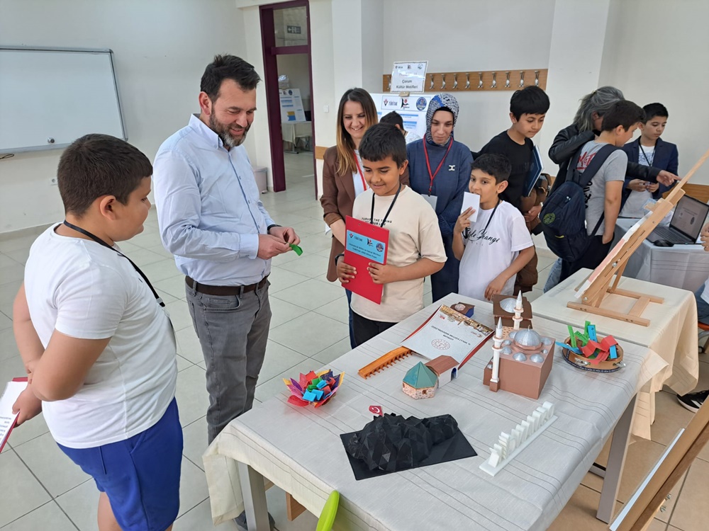 Osmancık’ta Genç Mucitler Projelerini Sergiledi (4)