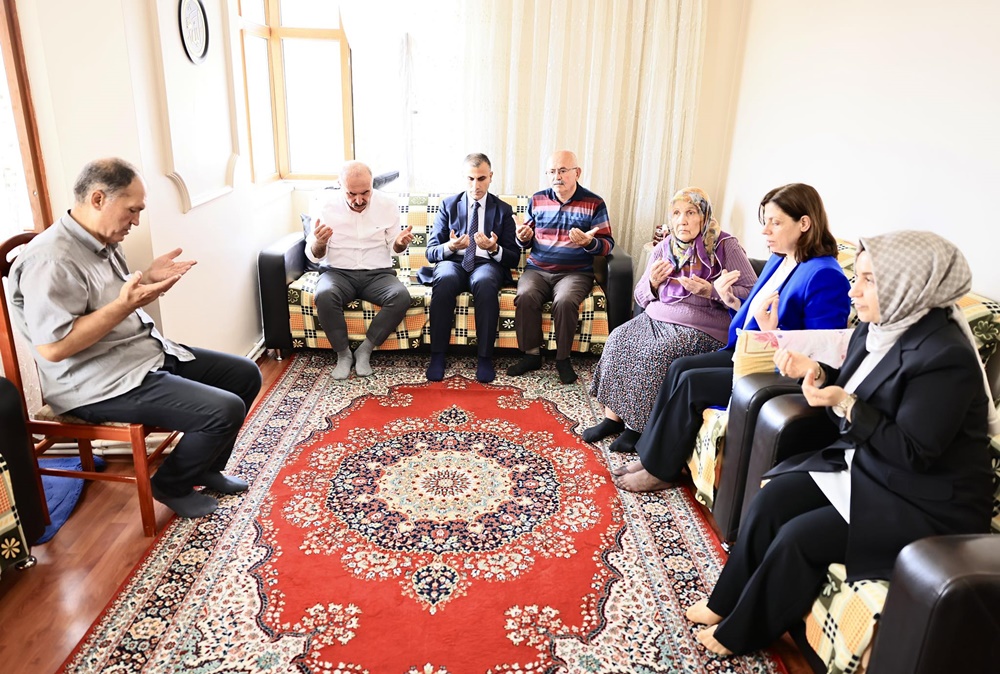 Şehit Öğretmenin Annesini Unutmadılar (3)