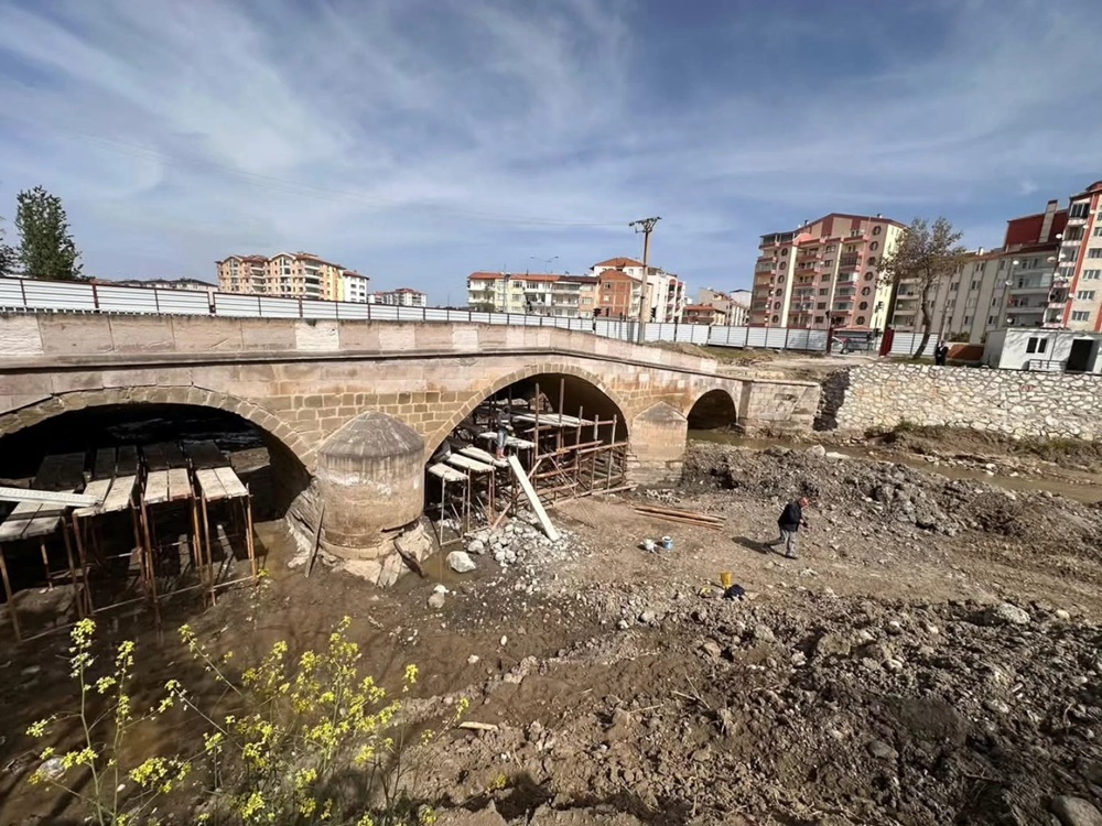 Tarihi Taş Köprü Restore Ediliyor (4)