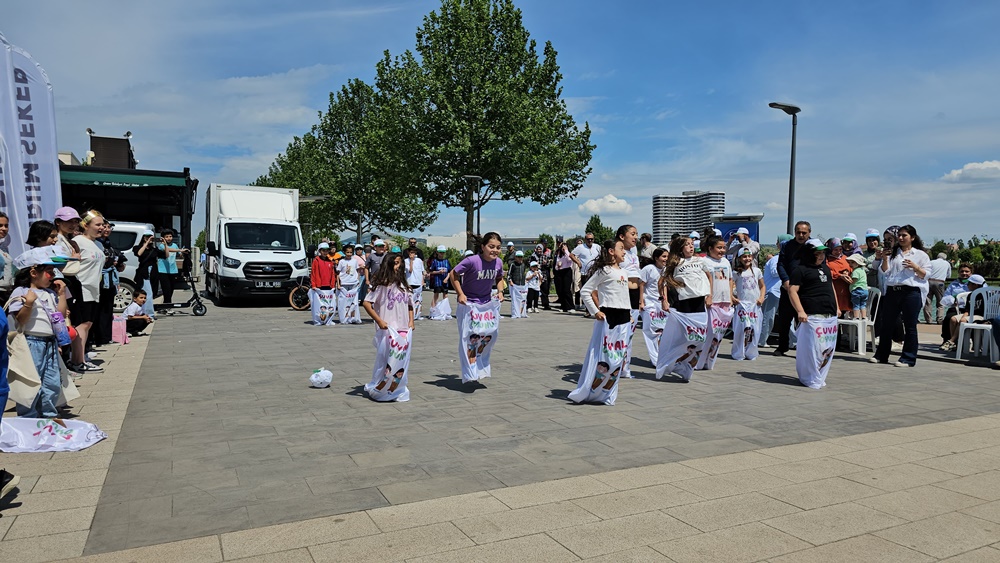 Atık Malzemelerle Defile (2)-1