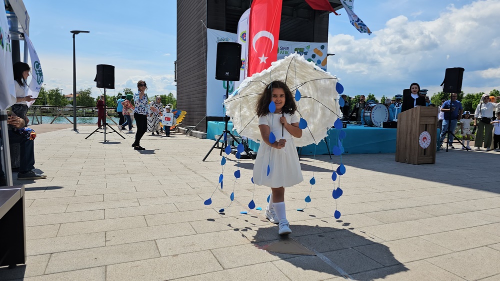 Atık Malzemelerle Defile (6)