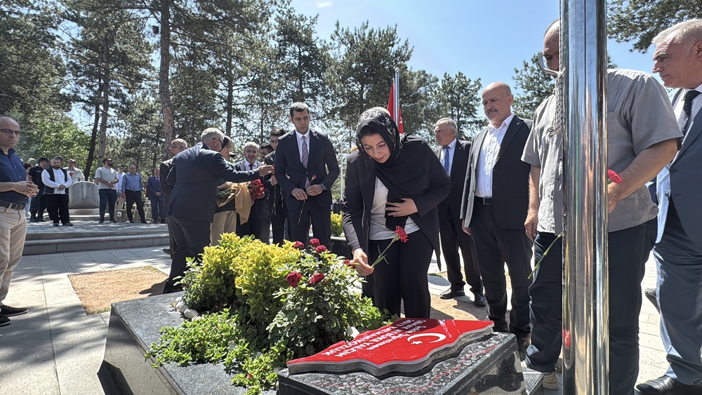 Şehit Öğretmen Kabri Başında Anıldı (2)