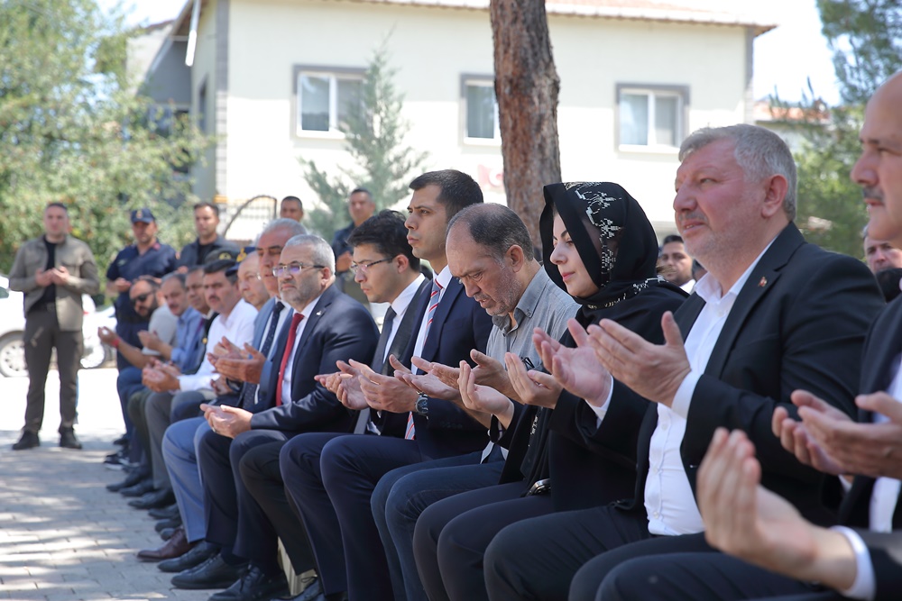 Şehit Öğretmen Kabri Başında Anıldı (4)