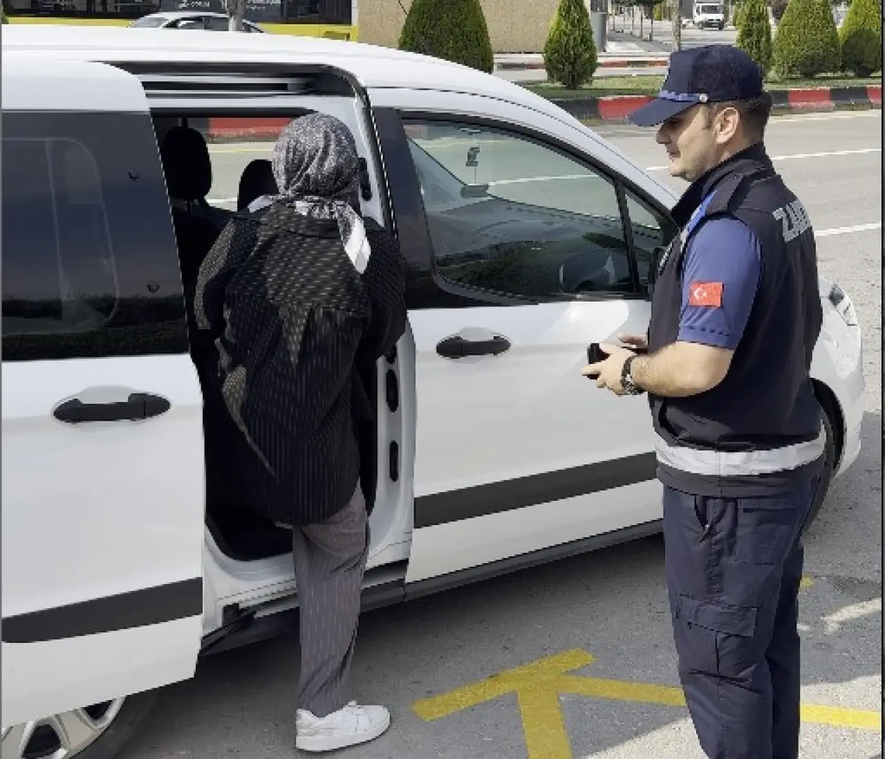 Gençler Aradı, Zabıta Yetişti 4