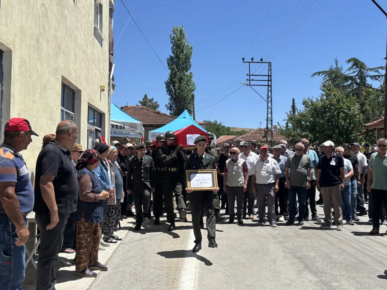 Hüseyin Emiroğlu Son Yolculuğuna Uğurlandı 3