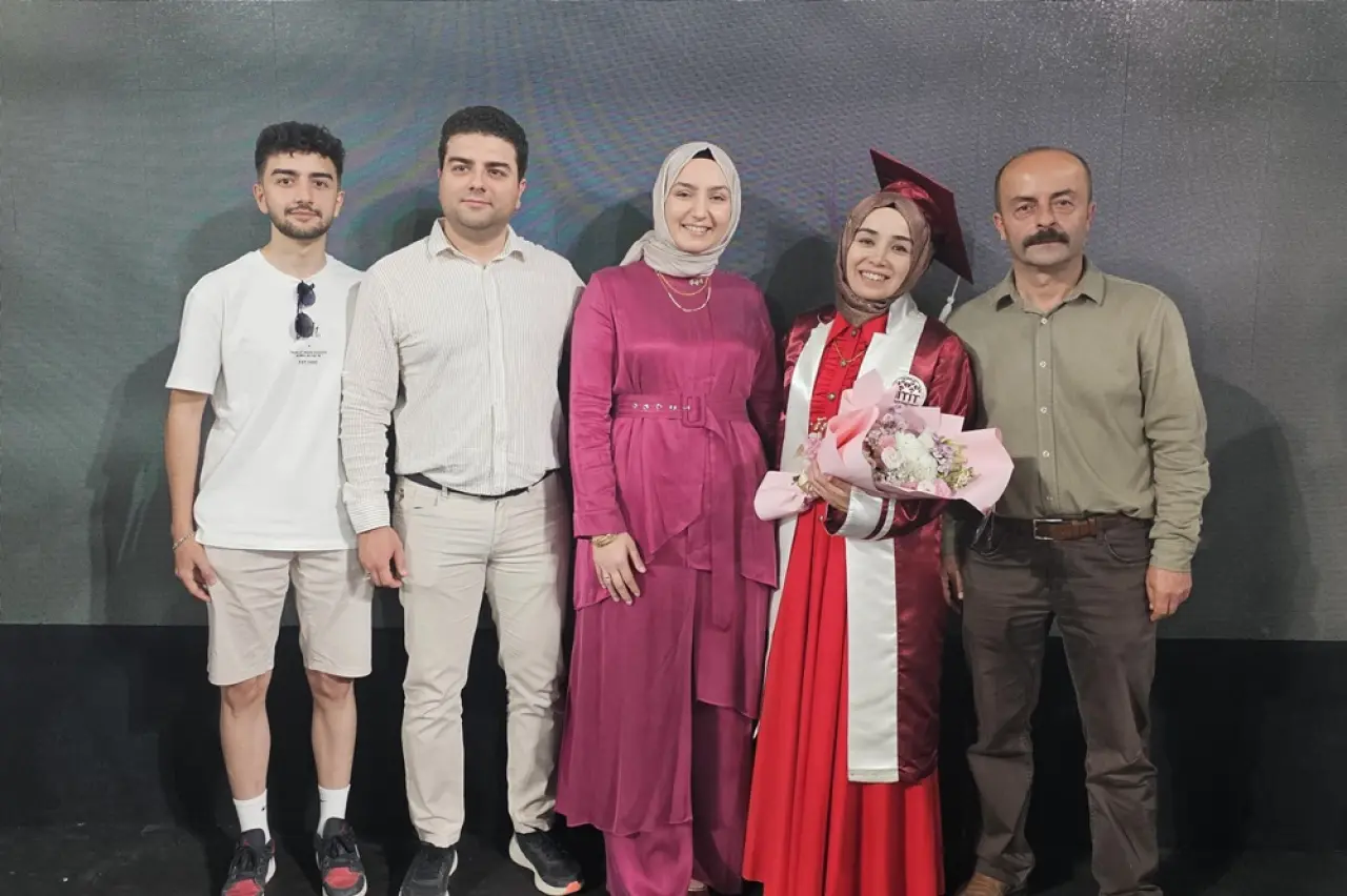 44 Yaşında Birincilikle Mezun Oldu 2