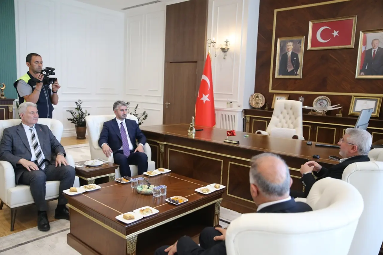 Tarıkdaroğlu, Çorum’da Ziyaretlerde Bulundu 3