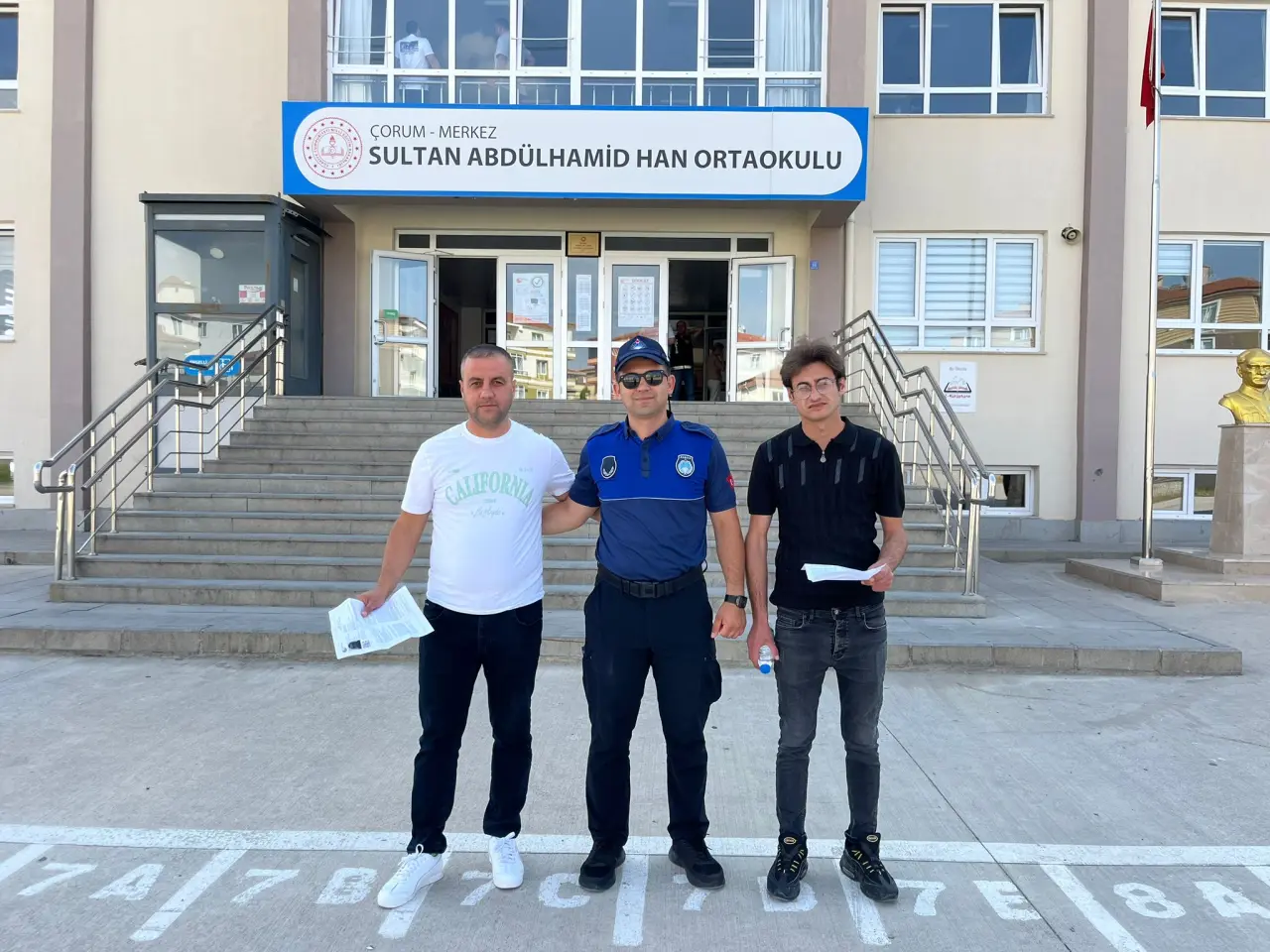Gençler Aradı, Zabıta Yetişti 3