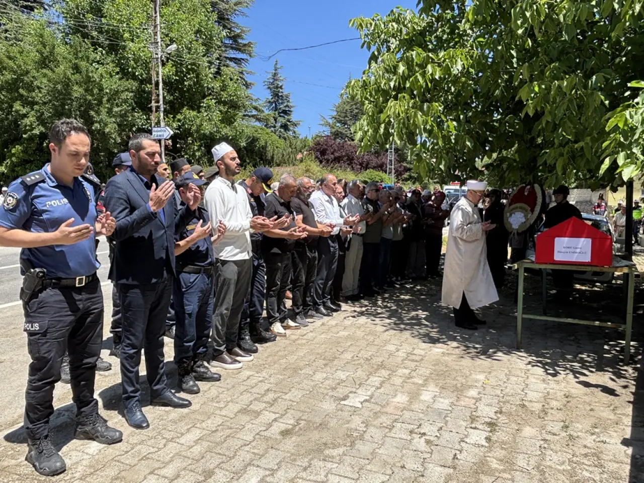 Hüseyin Emiroğlu Son Yolculuğuna Uğurlandı 4