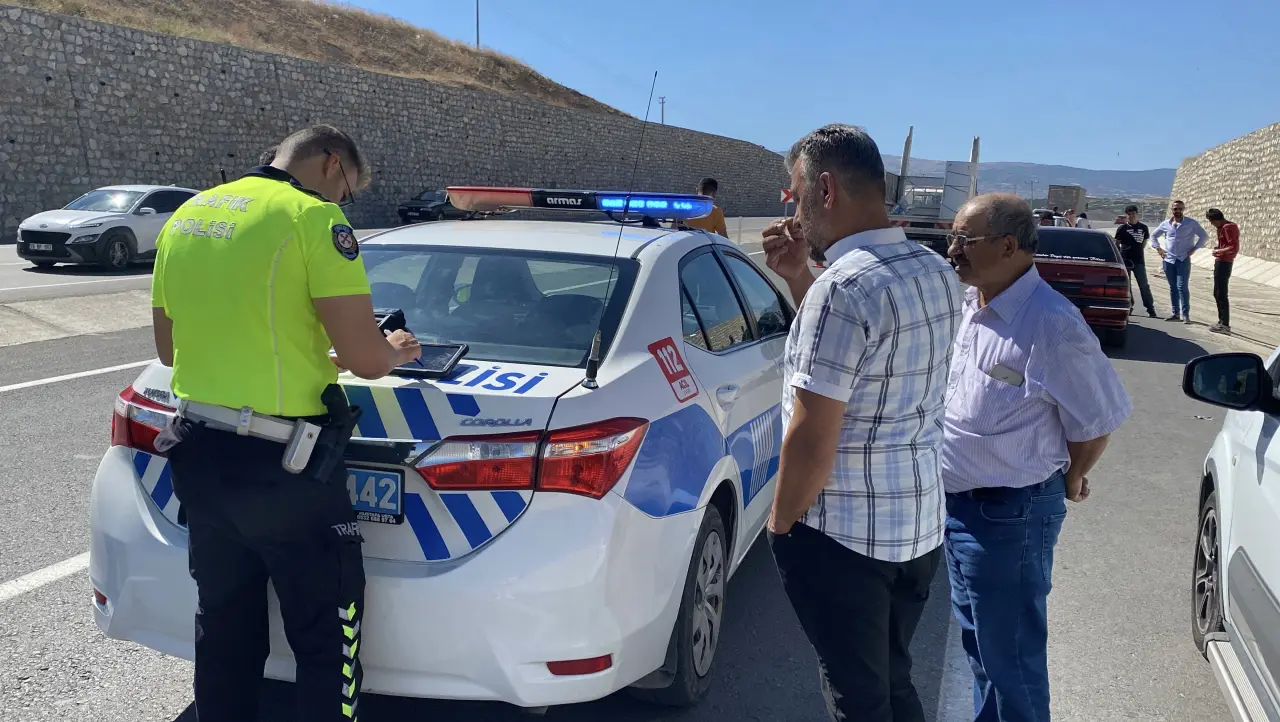 Anız Dumanı Yedi Araca Kaza Yaptırdı 9