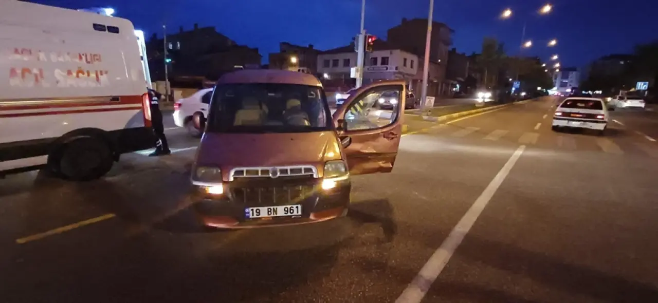 Hafif Ticari Araç İle Motosiklet Çarpıştı 1