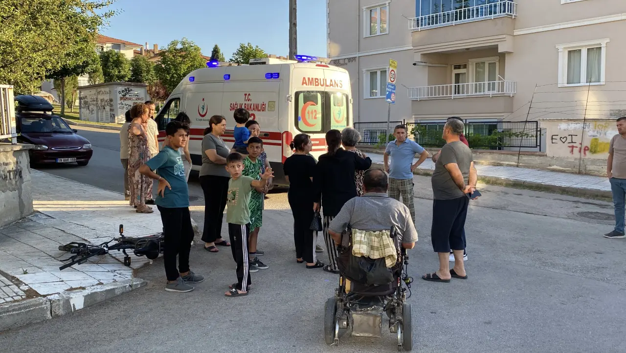 Minibüsle Çarpışan Bisikletli Çocuk Yaralandı 2