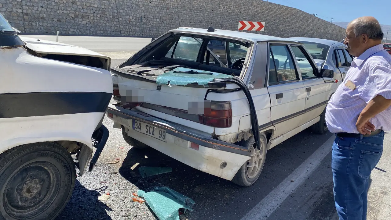 Anız Dumanı Yedi Araca Kaza Yaptırdı 2