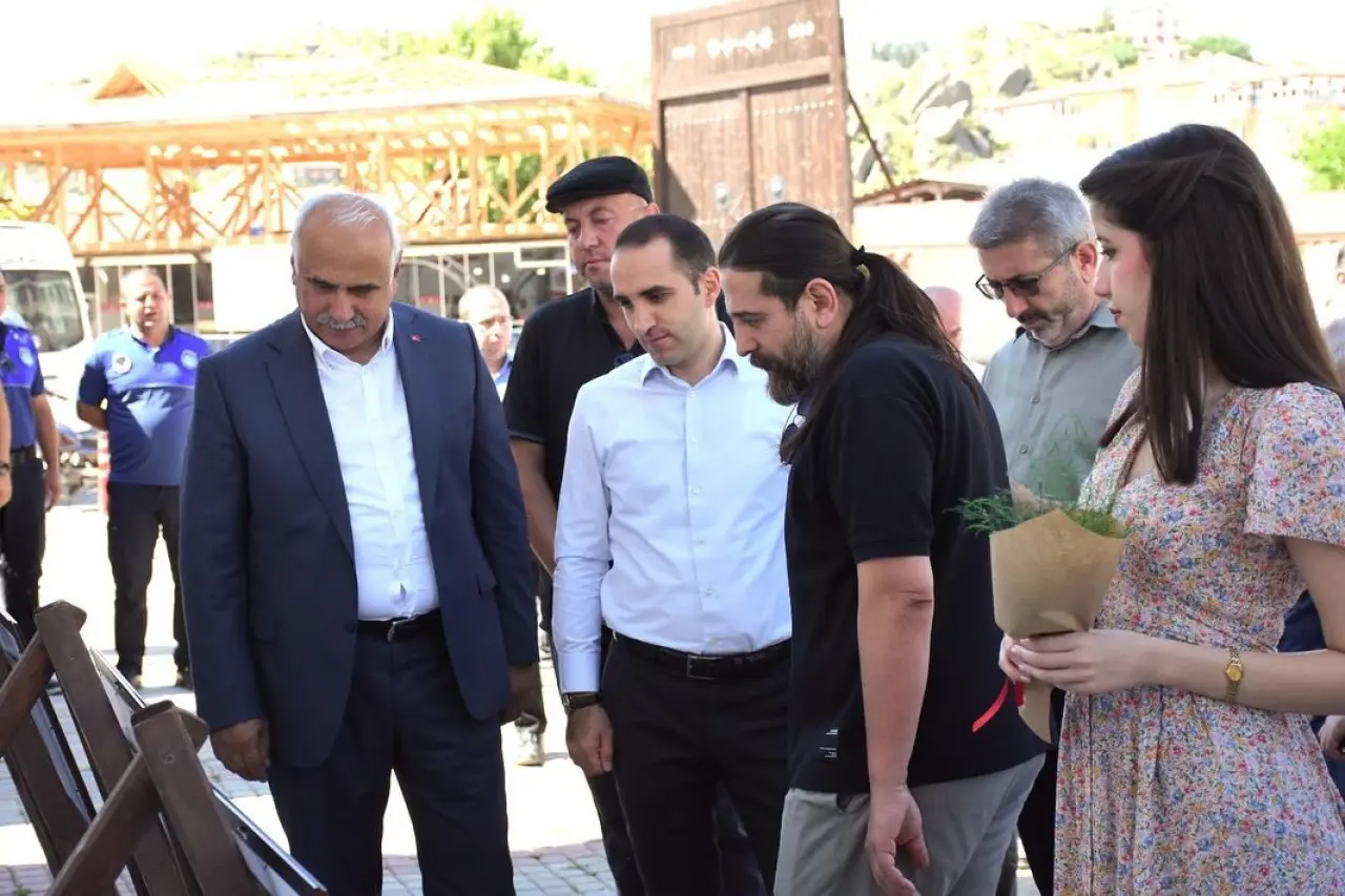 Ebru ve Fotoğraf Sergisi Sanatseverlerle Buluştu 3