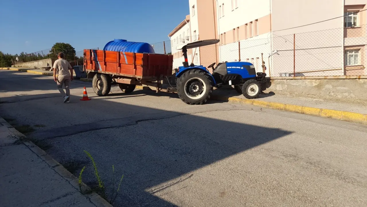 Bacağının Üstünden Traktör Geçti 2