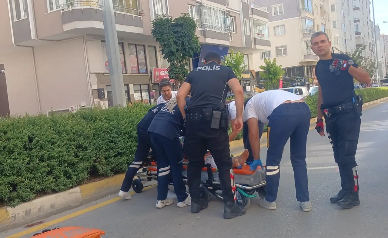 Hafif Ticari Aracın Çarptığı Yaya Yaralandı 1