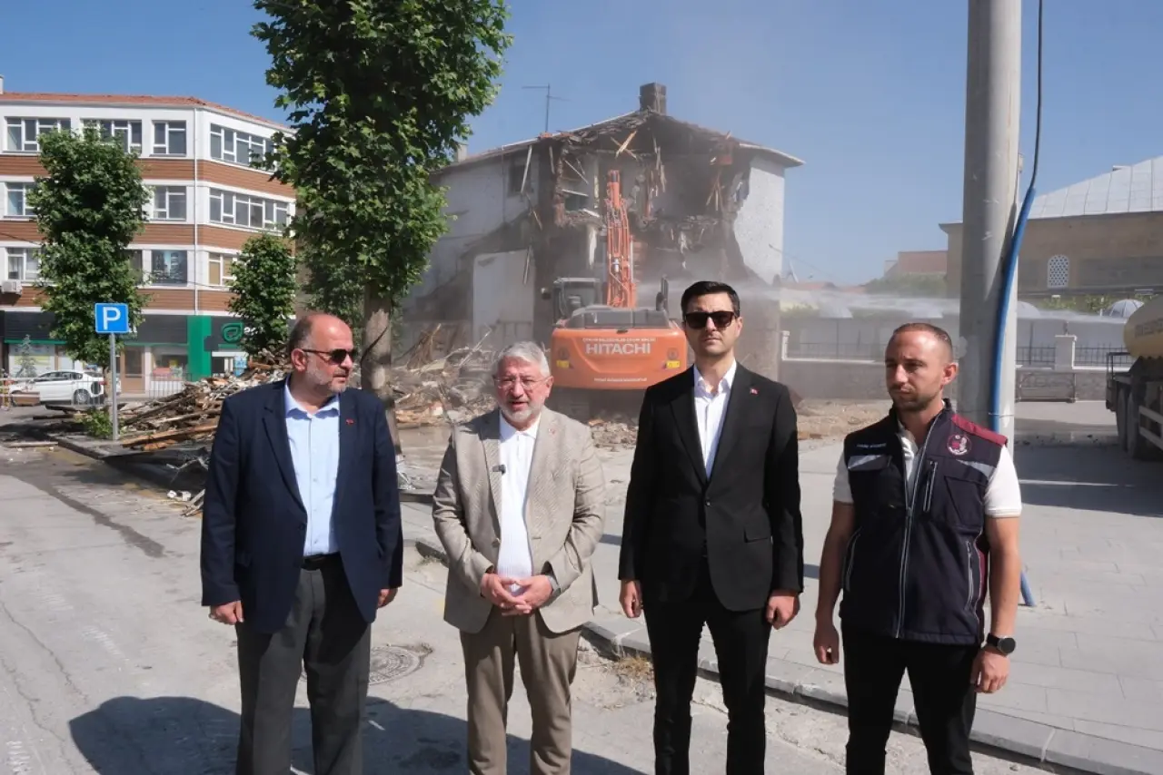 Yeni Meydan İçin Bir Yıkım Daha 1