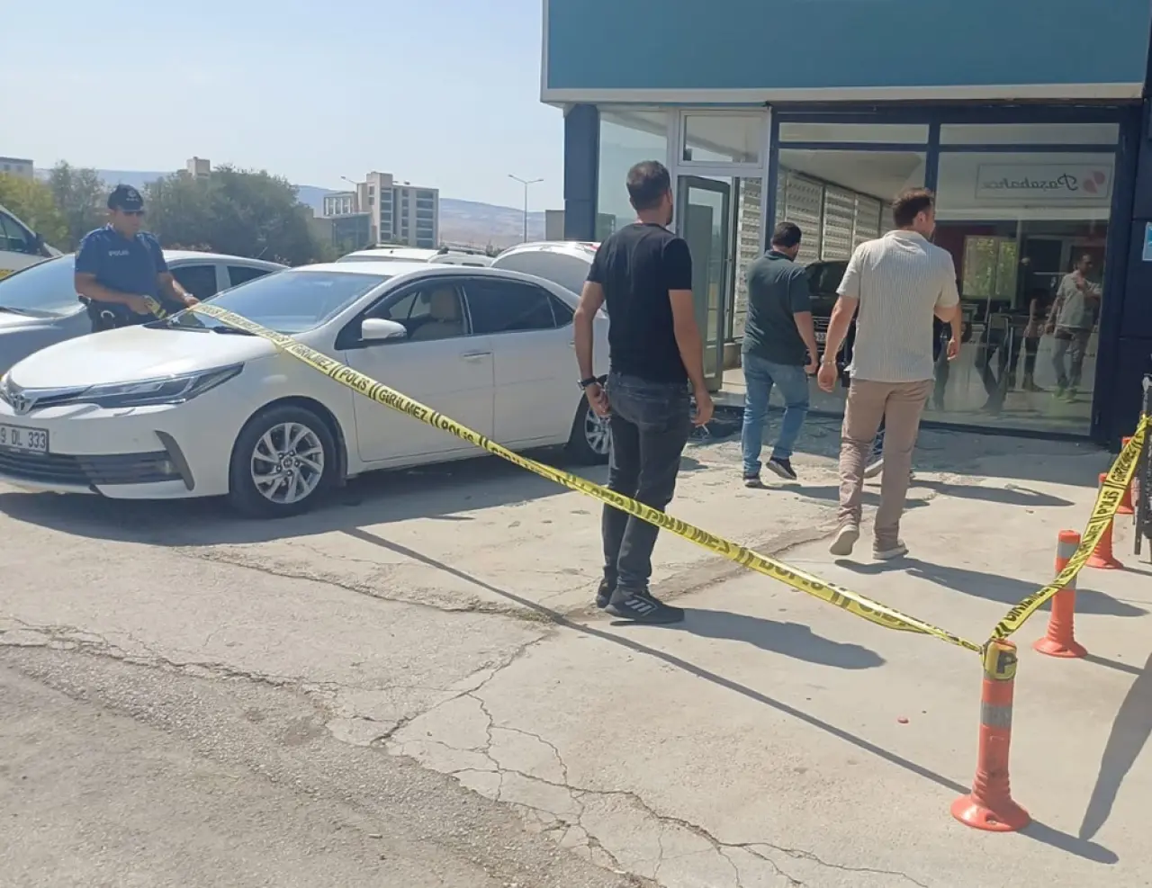 Oto Galeride Silah Sesleri 1