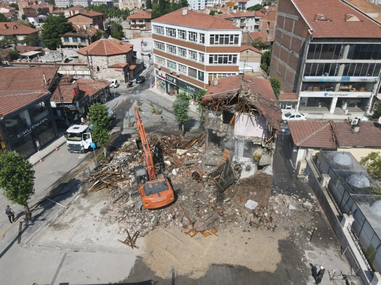 Yeni Meydan İçin Bir Yıkım Daha 4