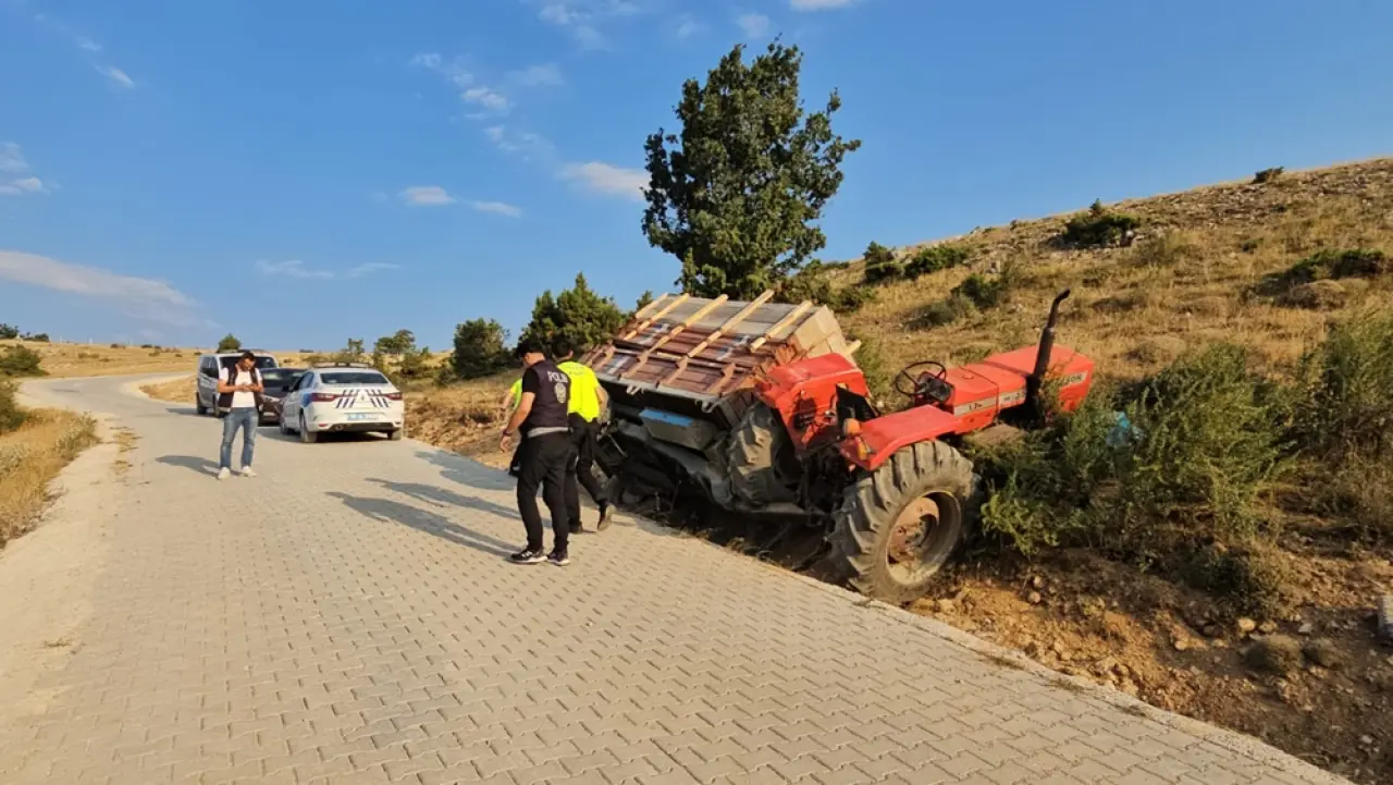 Devrilen Traktörün Sürücüsü Öldü 5