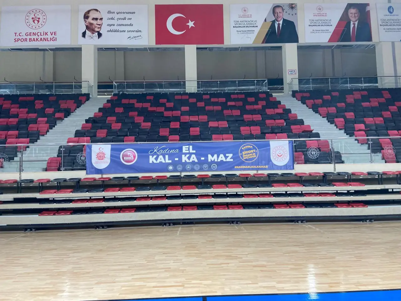 Spor Tesislerine Kadına Şiddete Hayır Pankartları Asıldı 1