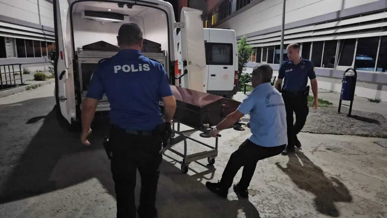 Evinin Önünde Düşen Yaşlı Adam Hayatını Kaybetti 2