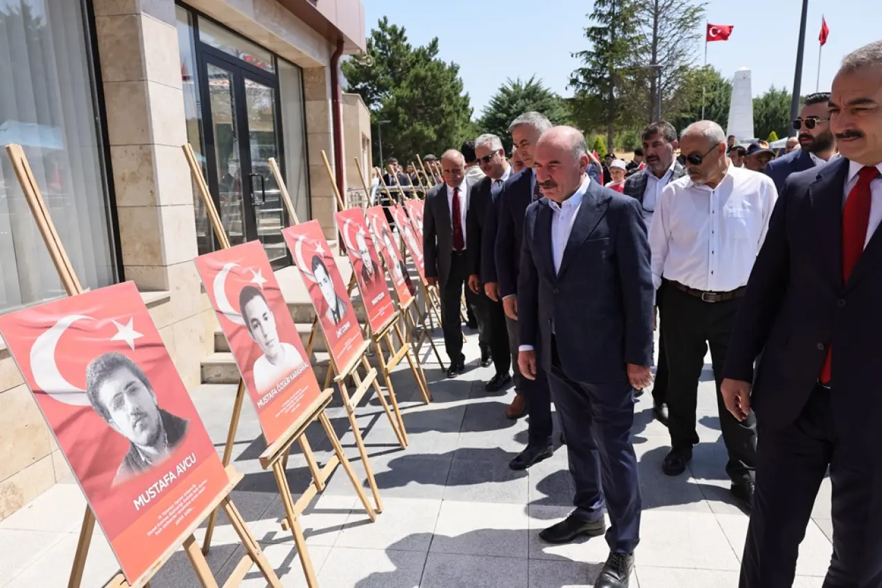 Şehitliğe Duygusal Ziyaret 9