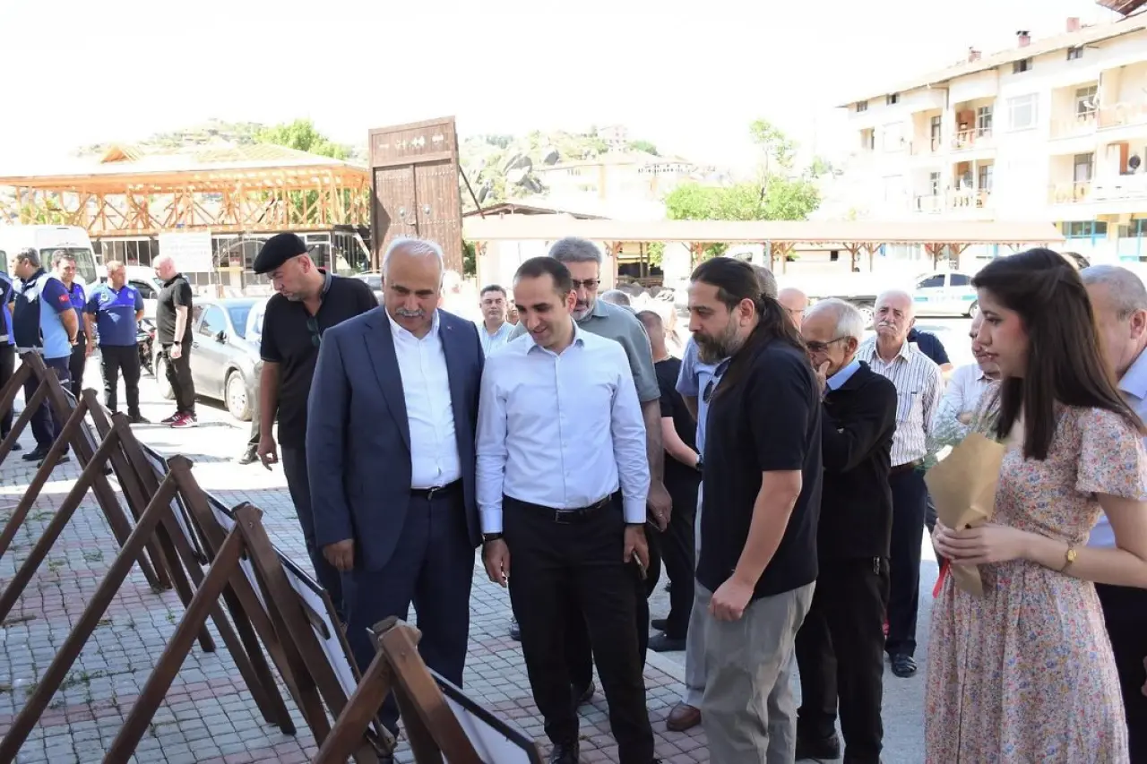 Ebru ve Fotoğraf Sergisi Sanatseverlerle Buluştu 7