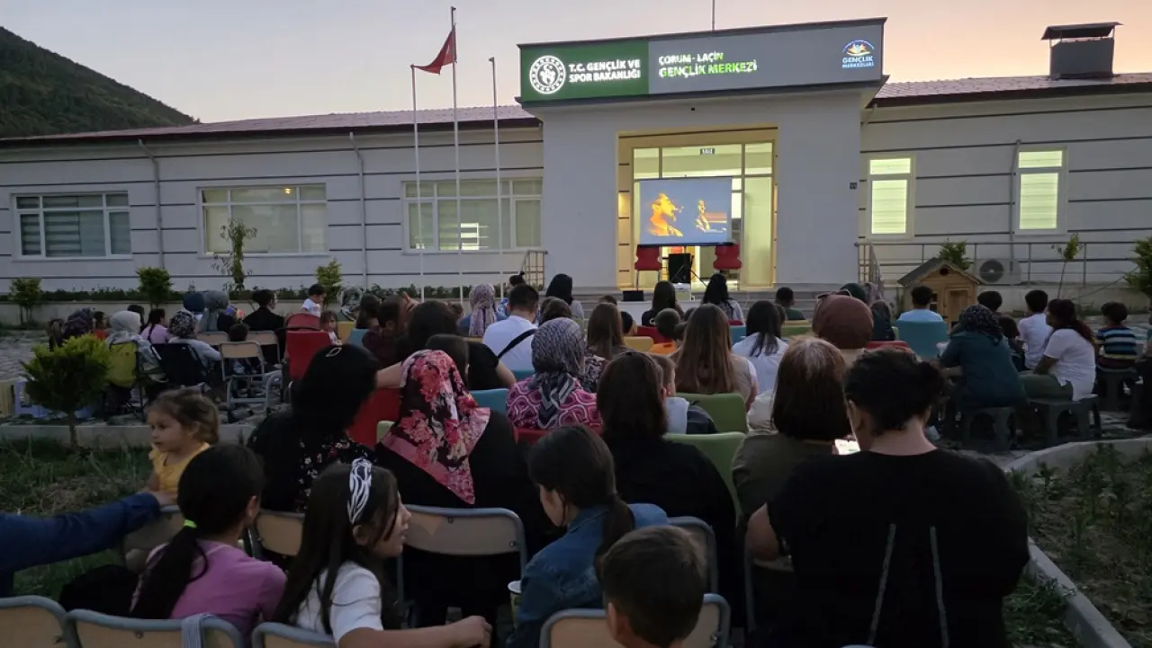 Laçin'de Açık Hava Sineması Etkinliği Yapıldı 2