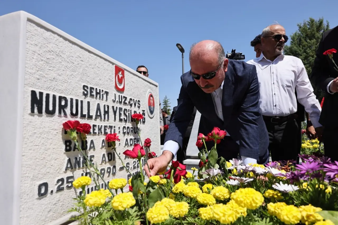 Şehitliğe Duygusal Ziyaret 4