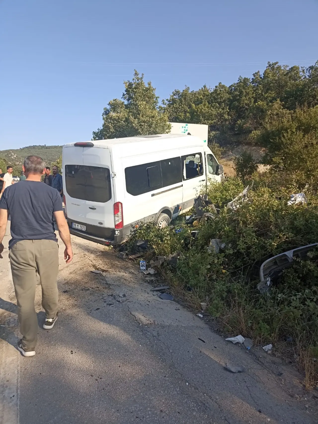 Yolcu Minibüsü ile Otomobil Çarpıştı: 11 Yaralı 2