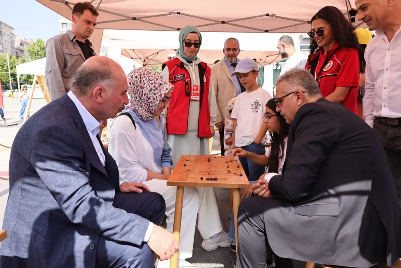 Çocuklarla Eğlendiler 2
