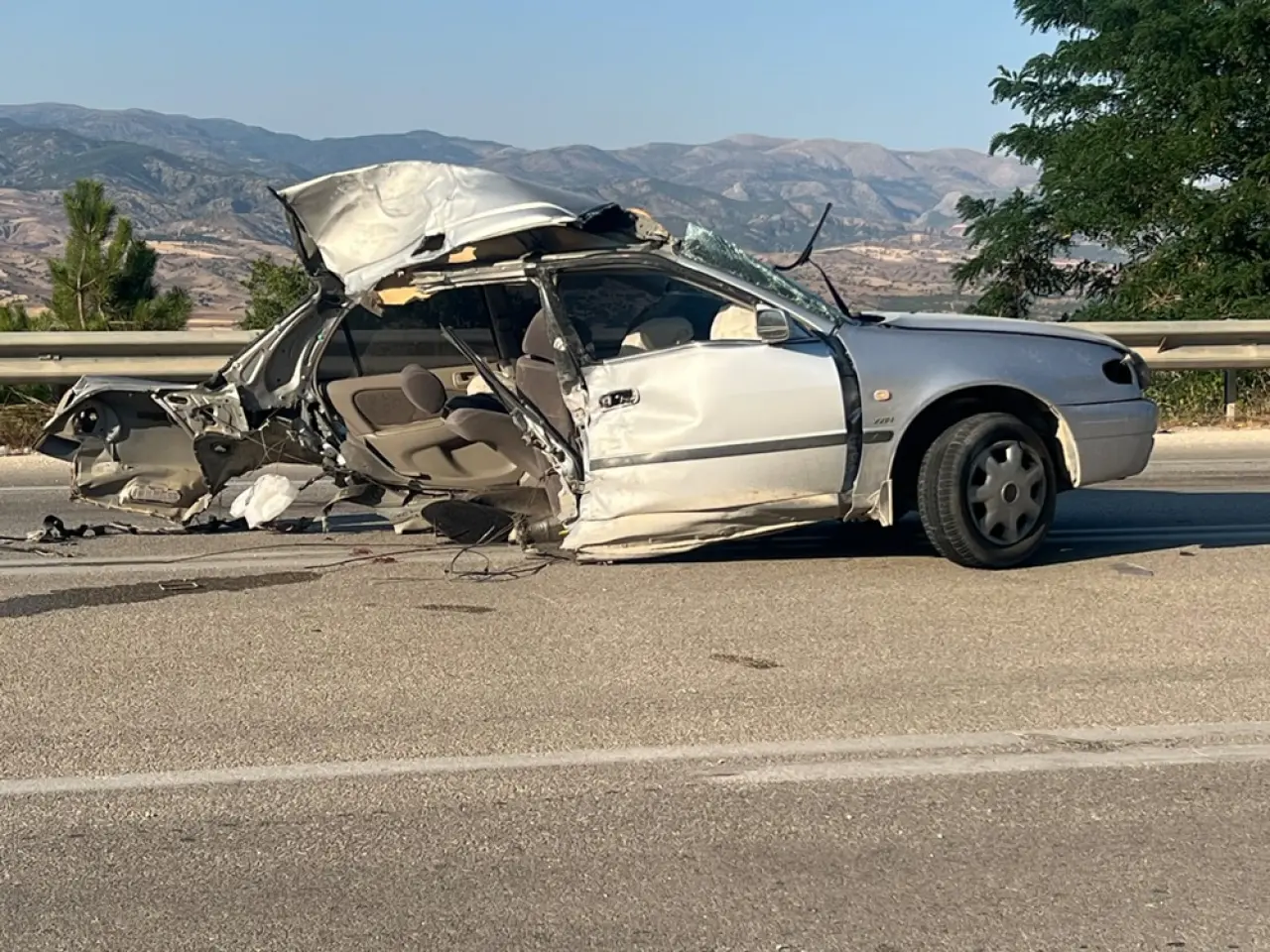 Yolcu Minibüsü ile Otomobil Çarpıştı: 11 Yaralı 4
