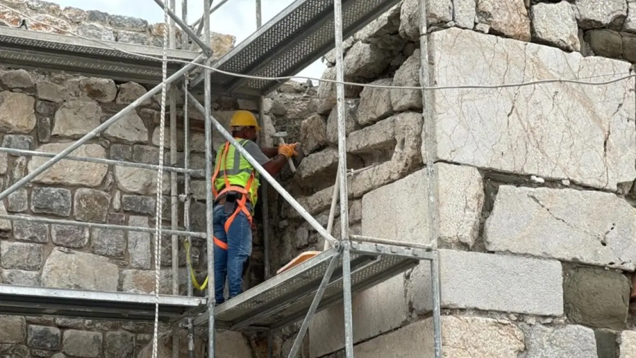 Yıllarca Tarihi Kalede Yaşadı, O Günleri Anlattı 1