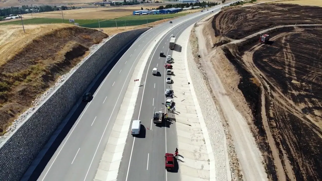 Anız Dumanı Yedi Araca Kaza Yaptırdı 1