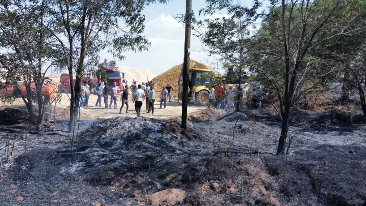 Anız Yangını 70 Dönüm Araziyi Küle Çevirdi 4