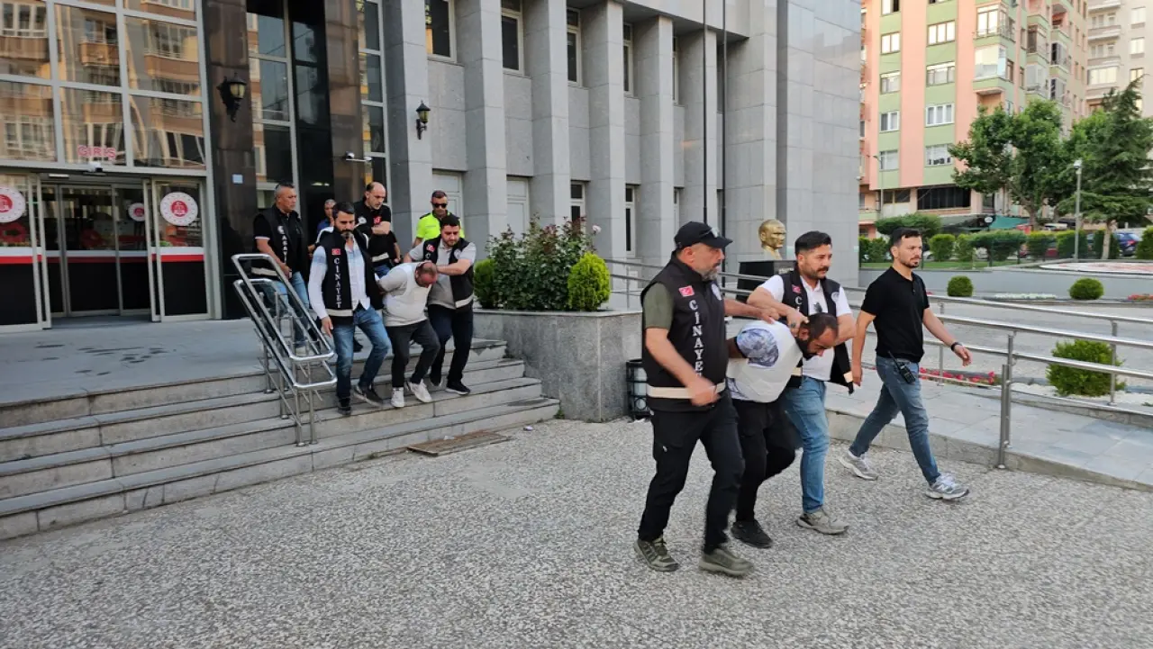 Bıçakla Öldürüp Cesedini Gömmüş! 2