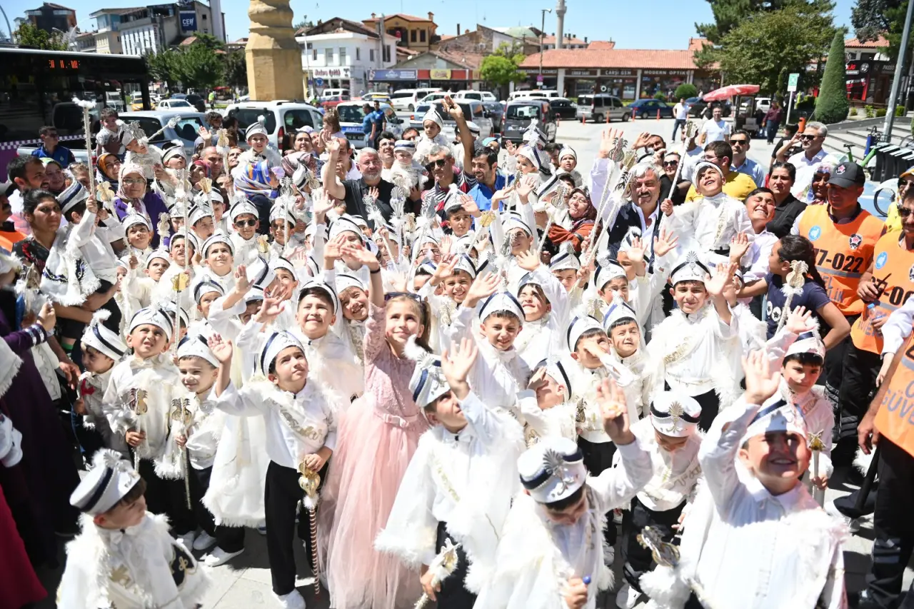 Belediyeden Geleneksel Sünnet Şöleni 3