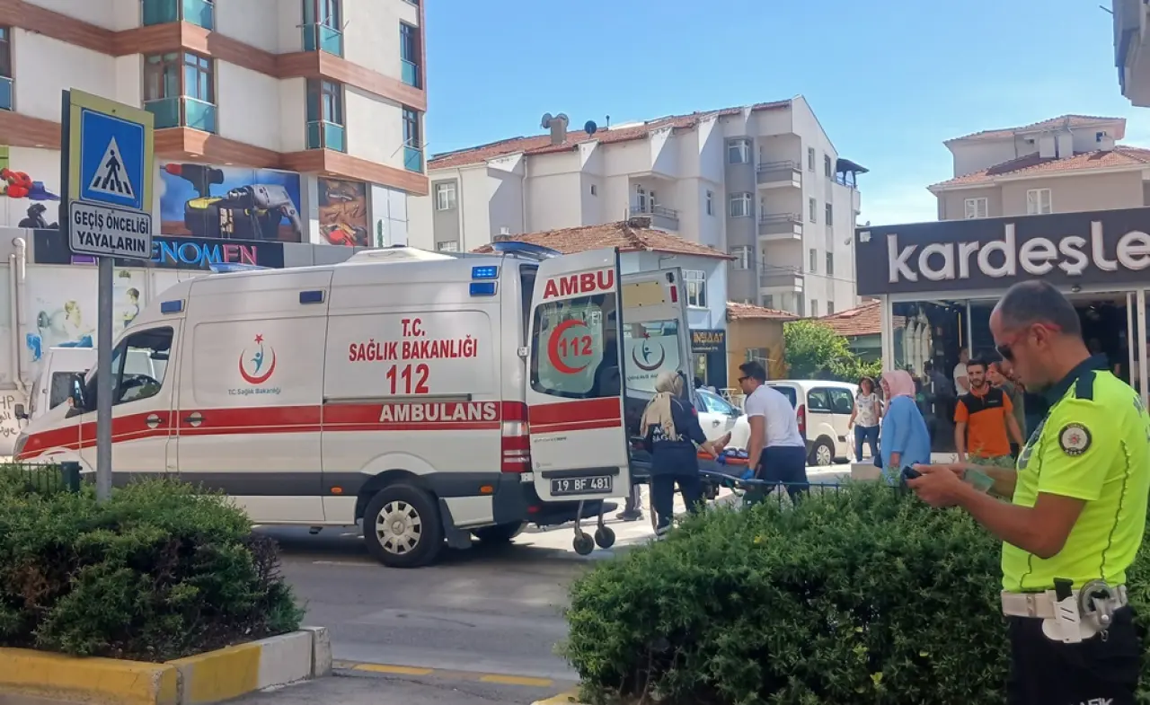 Hafif Ticari Aracın Çarptığı Yaya Yaralandı 2
